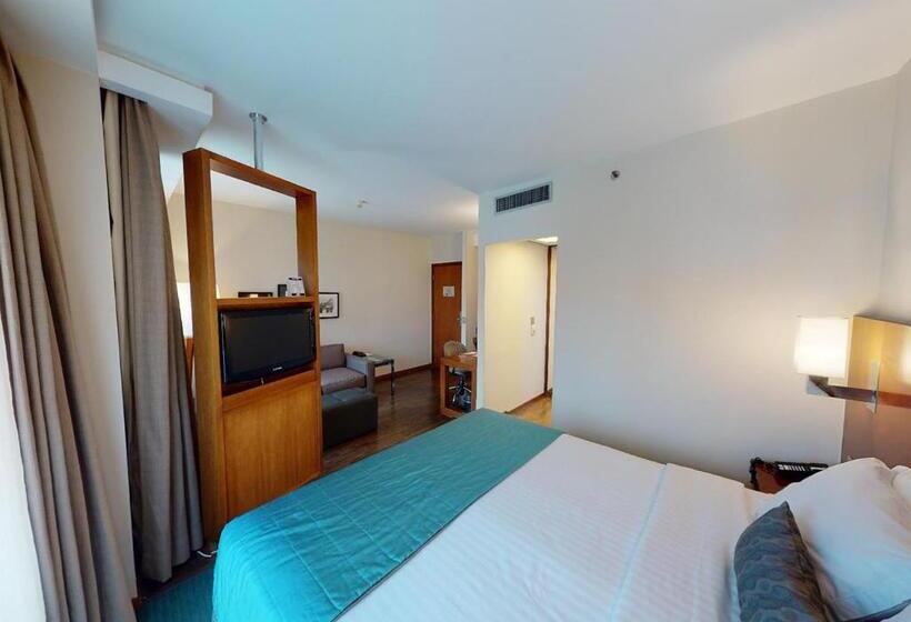 جناح سوبيريور, Estanplaza Berrini