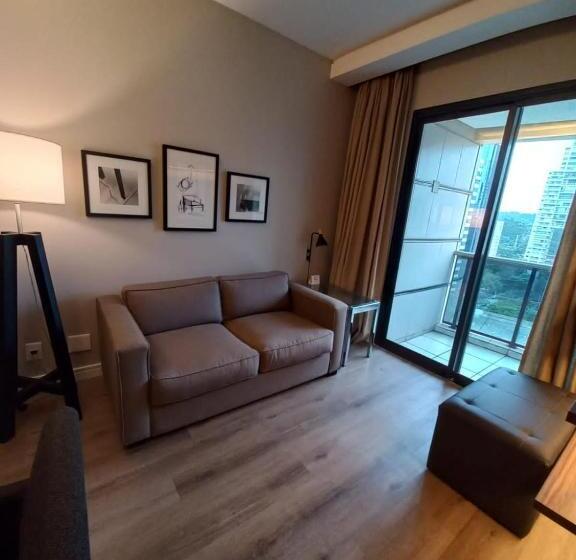 جناح سوبيريور, Estanplaza Berrini