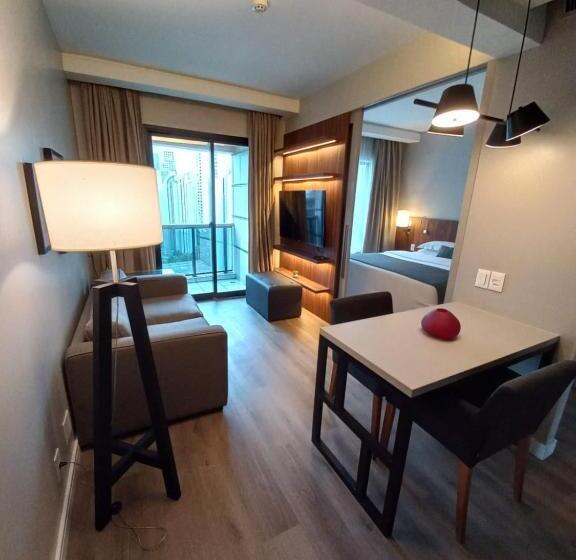 جناح سوبيريور, Estanplaza Berrini