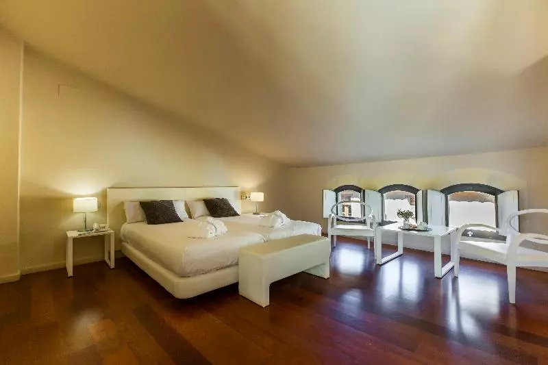 اتاق استاندارد, Gran Claustre Restaurant & Spa