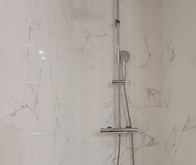 Номер Стандарт, Hq La Galeria