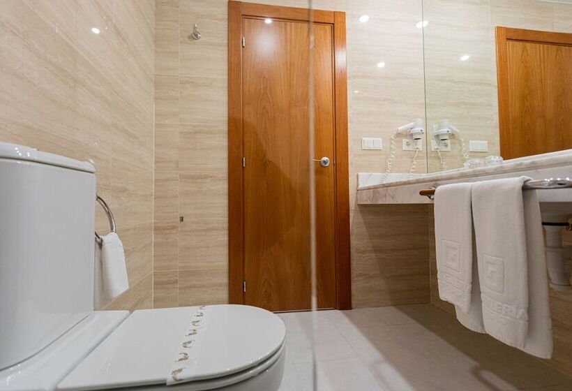 Номер Стандарт, Hq La Galeria