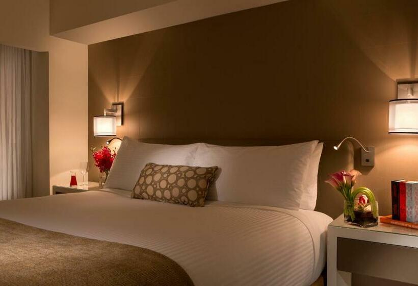 带大床的套房, Millennium Hilton New York One Un Plaza