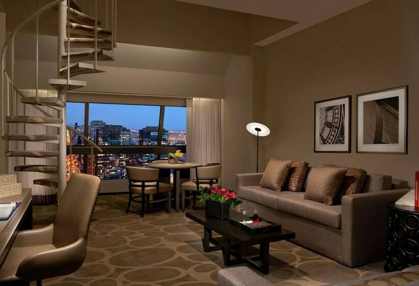 带大床的套房, Millennium Hilton New York One Un Plaza