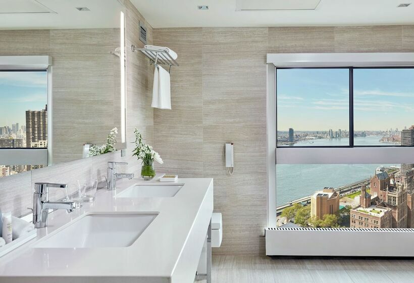 带大床的套房, Millennium Hilton New York One Un Plaza