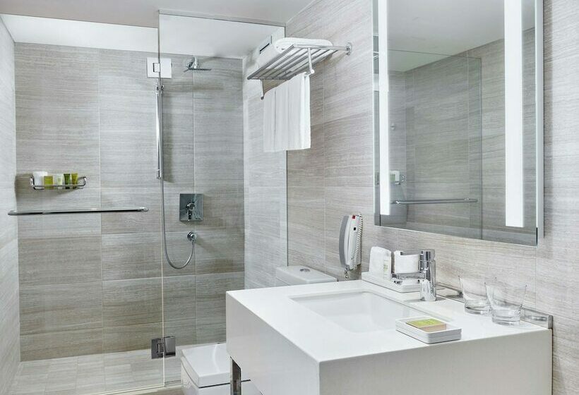 带大床的套房, Millennium Hilton New York One Un Plaza