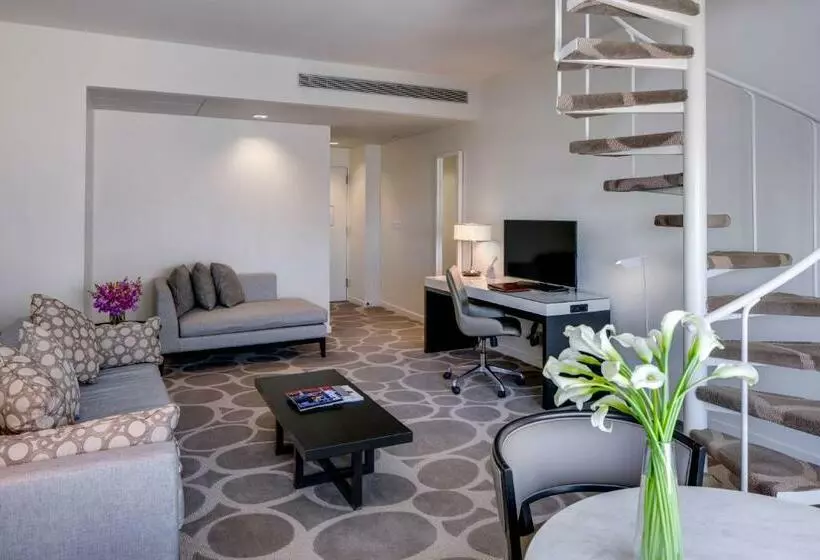 سوییت, Millennium Hilton New York One Un Plaza