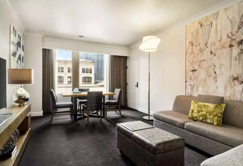 اتاق استاندارد با تخت دو نفره بزرگ, Millennium Hilton New York One Un Plaza