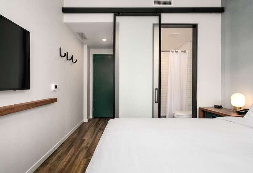 带特大床的标准间, Millennium Hilton New York One Un Plaza