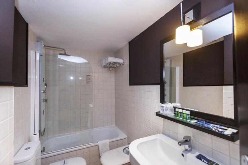 غرفة قياسية, Monasterio Benedictino