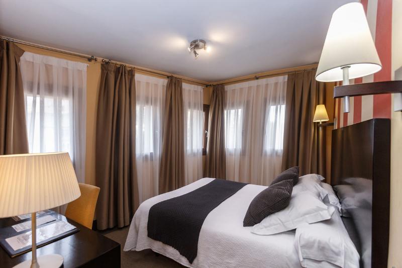 스탠다드 싱글 룸, Monasterio Benedictino