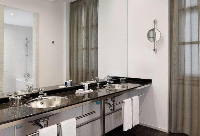 جناح, Park Plaza Budapest