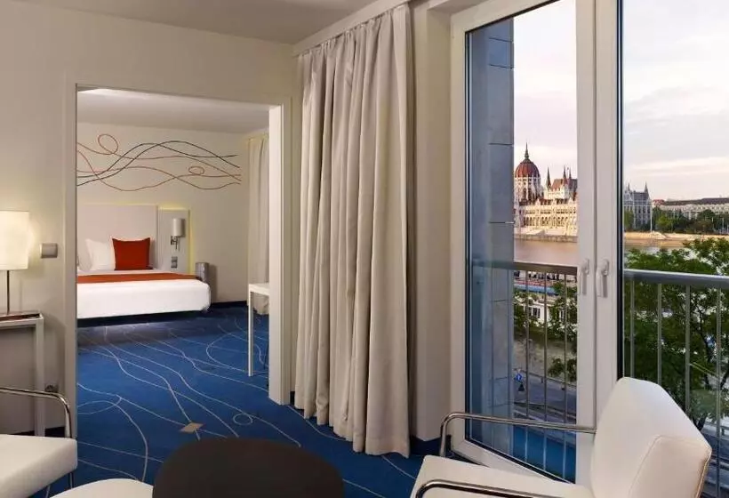 سوئیت با چشم‌انداز رودخانه, Park Plaza Budapest