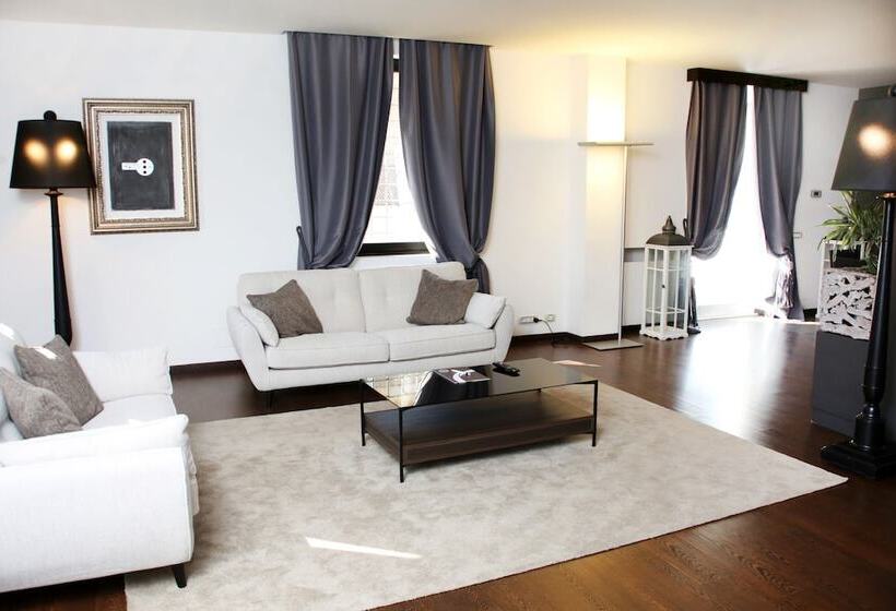 اتاق لوکس, Th Roma  Carpegna Palace