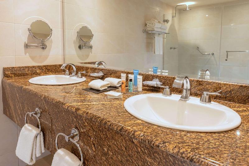 스위트 킹사이즈 침대, Radisson Hotel Panama Canal