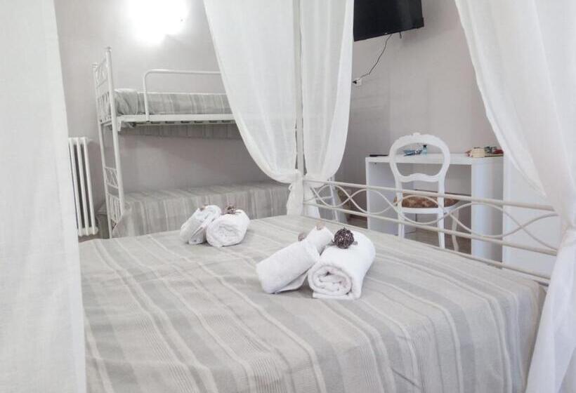 غرفة قياسية رباعية مزودة بشُرفة, Palazzo Mosca