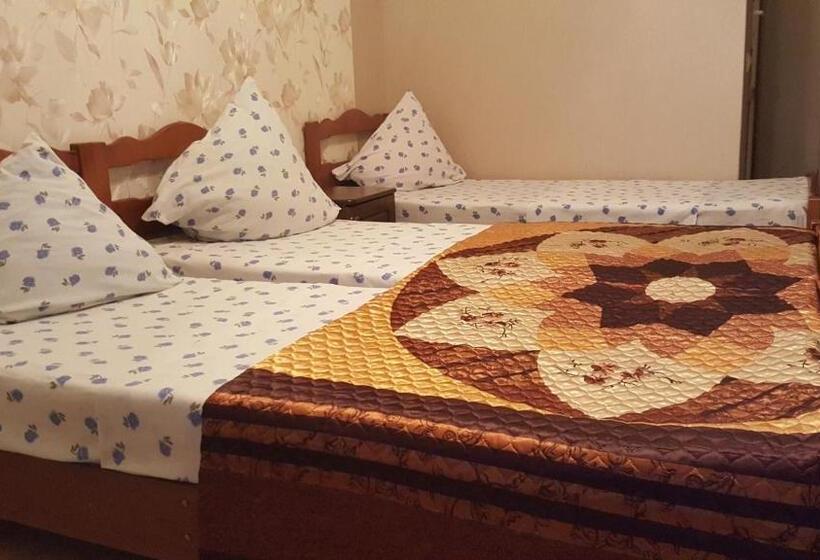 اتاق استاندارد سه نفره, Guest House On Demerjipa