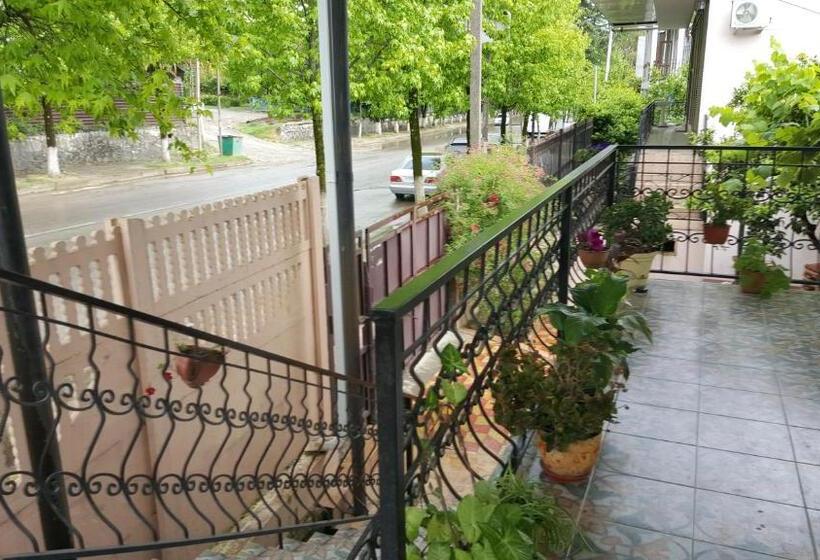 اتاق استاندارد سه نفره, Guest House On Demerjipa