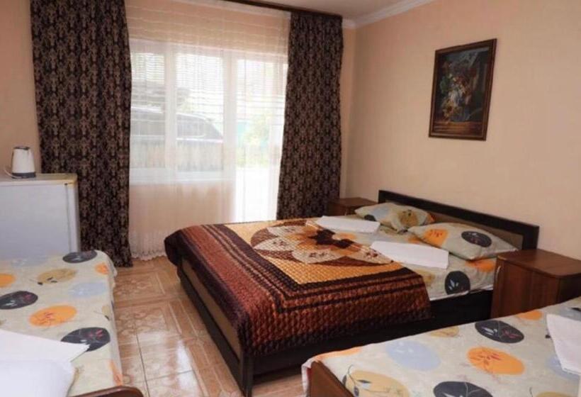 اتاق استاندارد چهار تخته, Guest House On Demerjipa