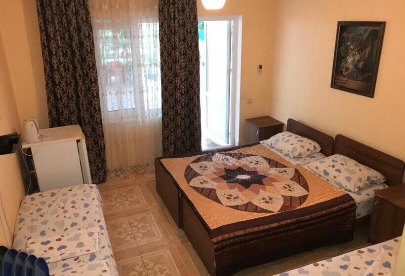 اتاق استاندارد چهار تخته, Guest House On Demerjipa