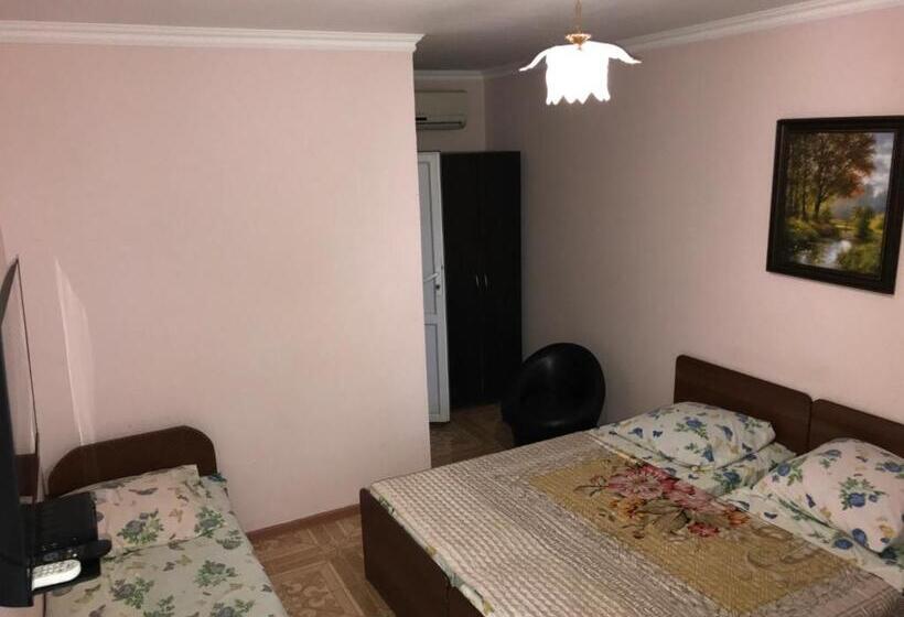 اتاق استاندارد چهار تخته, Guest House On Demerjipa