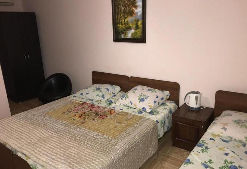 اتاق استاندارد چهار تخته, Guest House On Demerjipa