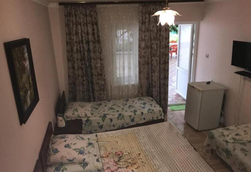 اتاق استاندارد چهار تخته, Guest House On Demerjipa