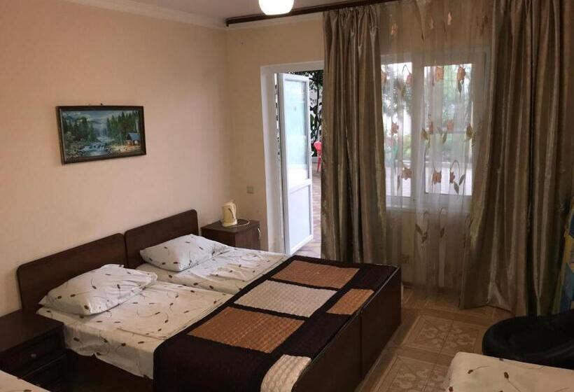 اتاق استاندارد چهار تخته, Guest House On Demerjipa
