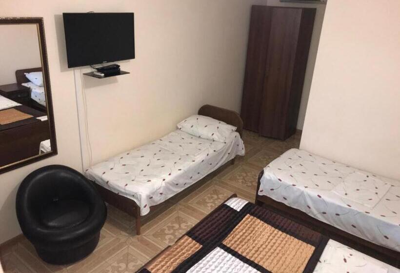 اتاق استاندارد چهار تخته, Guest House On Demerjipa