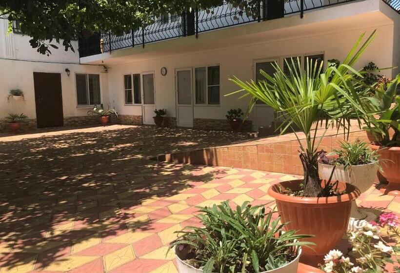 Economy Triple Room, Guest House On Demerjipa