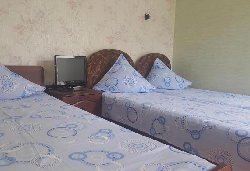 Economy Triple Room, Guest House On Demerjipa