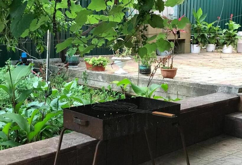 اتاق خانوادگی, Guest House On Demerjipa