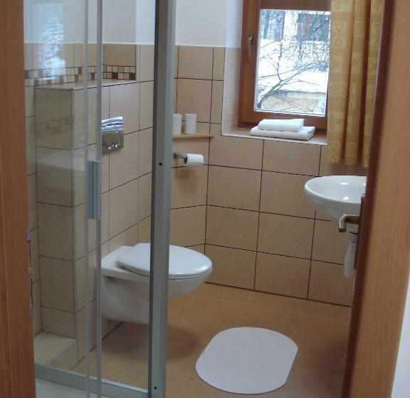 استودیوی استاندارد, Pension Král