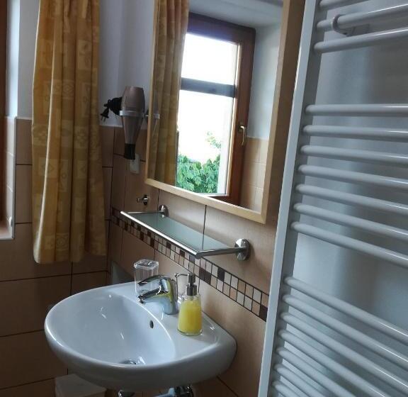 استودیوی استاندارد, Pension Král