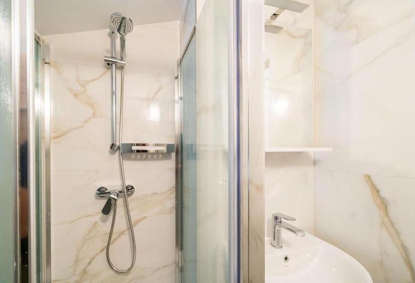 غرفة قياسية مزودة بشرفة مطلة على الحديقة, Rooms & Apartments Barišić