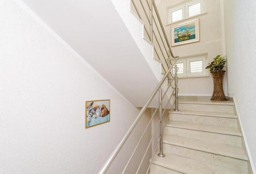 إستوديو قياسى مطلّ علي الحديقة, Rooms & Apartments Barišić