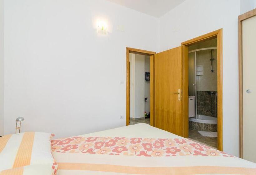 Номер Стандарт Вид на Город, Rooms & Apartments Barišić