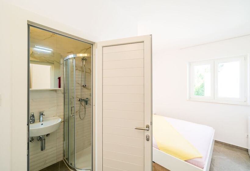 Номер Стандарт Вид на Сад, Rooms & Apartments Barišić
