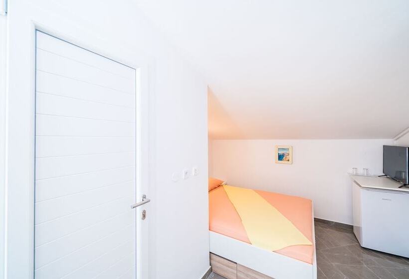 Номер Стандарт Вид на Сад, Rooms & Apartments Barišić