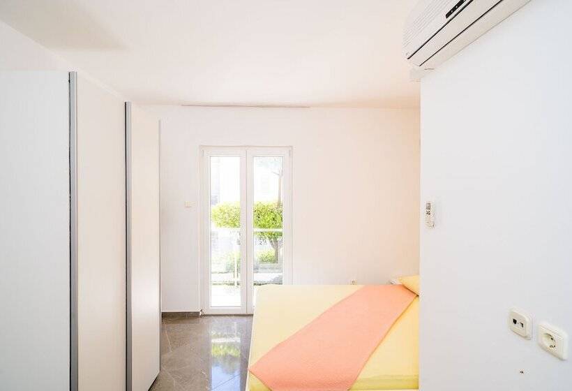 شقة غرفة واحدة مطلة على الحديقة, Rooms & Apartments Barišić