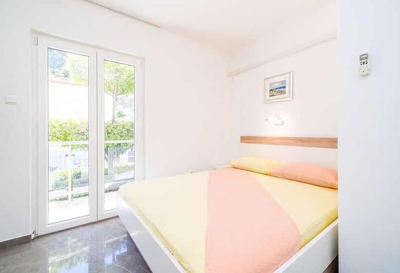 شقة غرفة واحدة مطلة على الحديقة, Rooms & Apartments Barišić