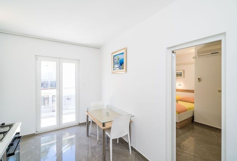 شقة غرفة واحدة مطلة على الحديقة, Rooms & Apartments Barišić