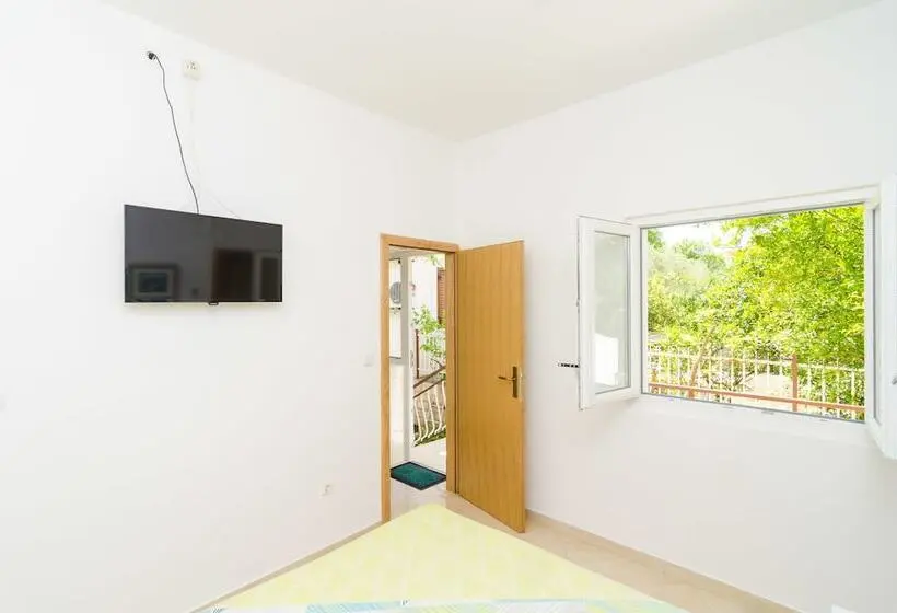 ガーデンビューのスタンダードワンルーム, Rooms & Apartments Barišić