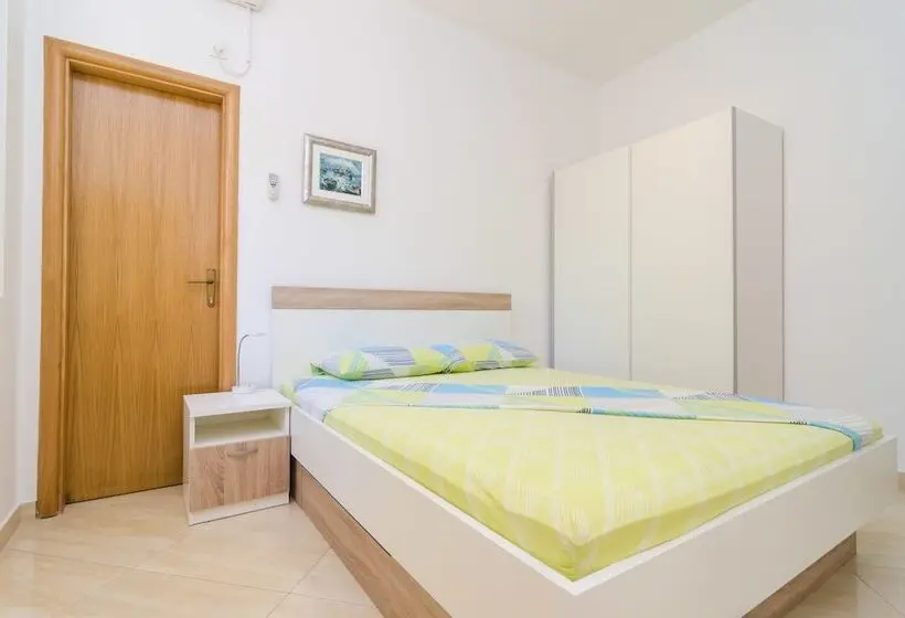 ガーデンビューのスタンダードワンルーム, Rooms & Apartments Barišić