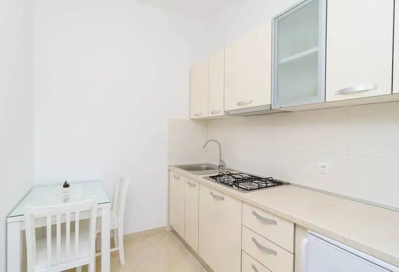 ガーデンビューのスタンダードワンルーム, Rooms & Apartments Barišić