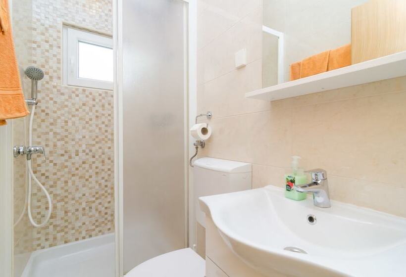 إستوديو قياسى مطلّ علي الحديقة, Rooms & Apartments Barišić