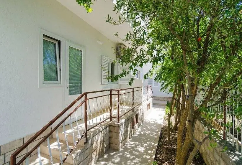 Superior studio with garden view, Rooms & Apartments Barišić