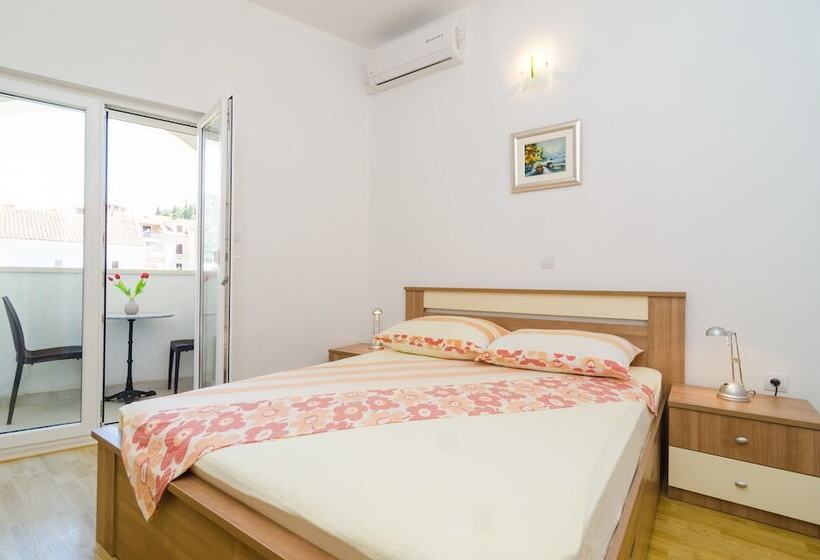 Номер Стандарт Вид на Город, Rooms & Apartments Barišić