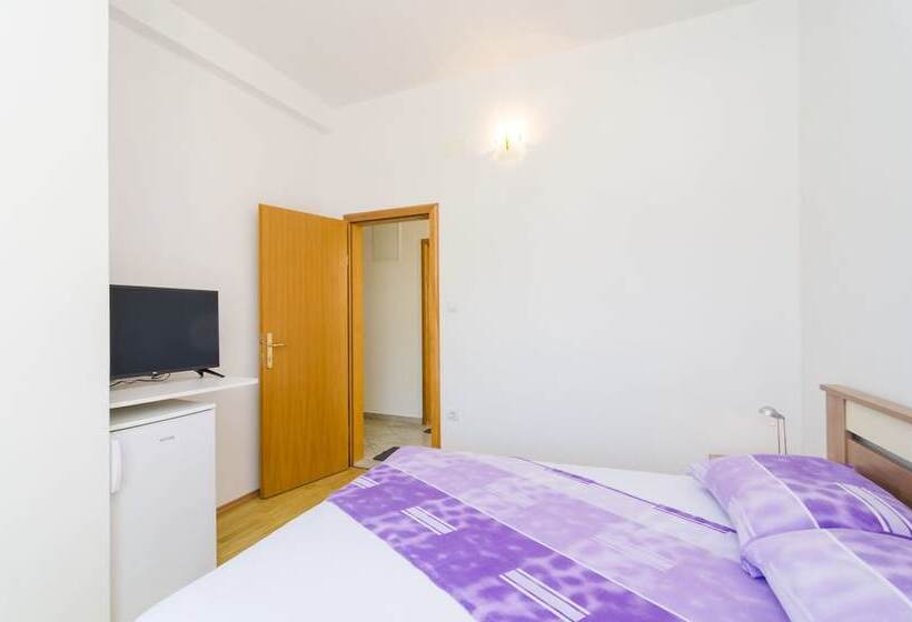 Номер Стандарт с Балконом Вид на Сад, Rooms & Apartments Barišić