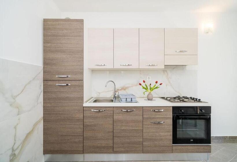 شقة غرفة واحدة مطلة على الحديقة, Rooms & Apartments Barišić